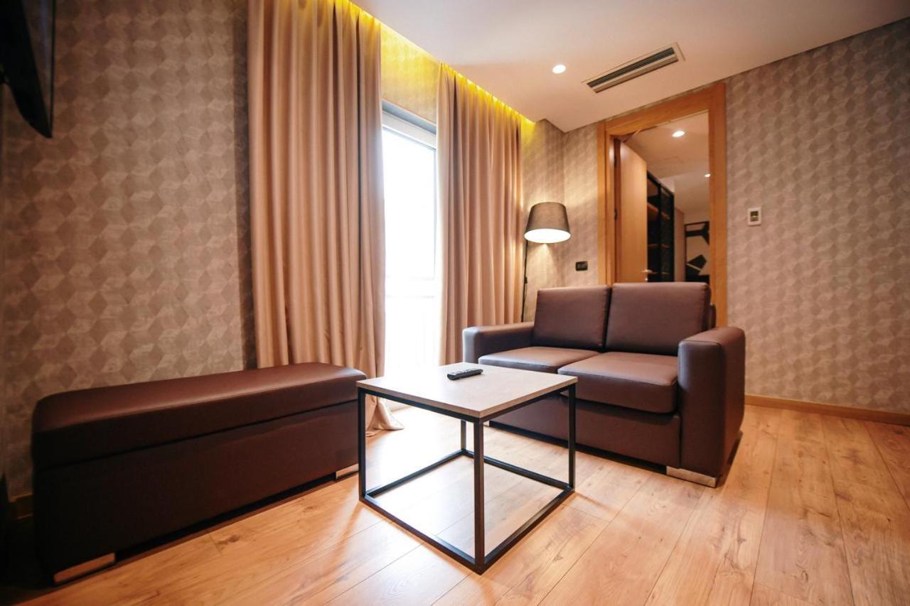 Richmond Hotel Korce Exterior photo