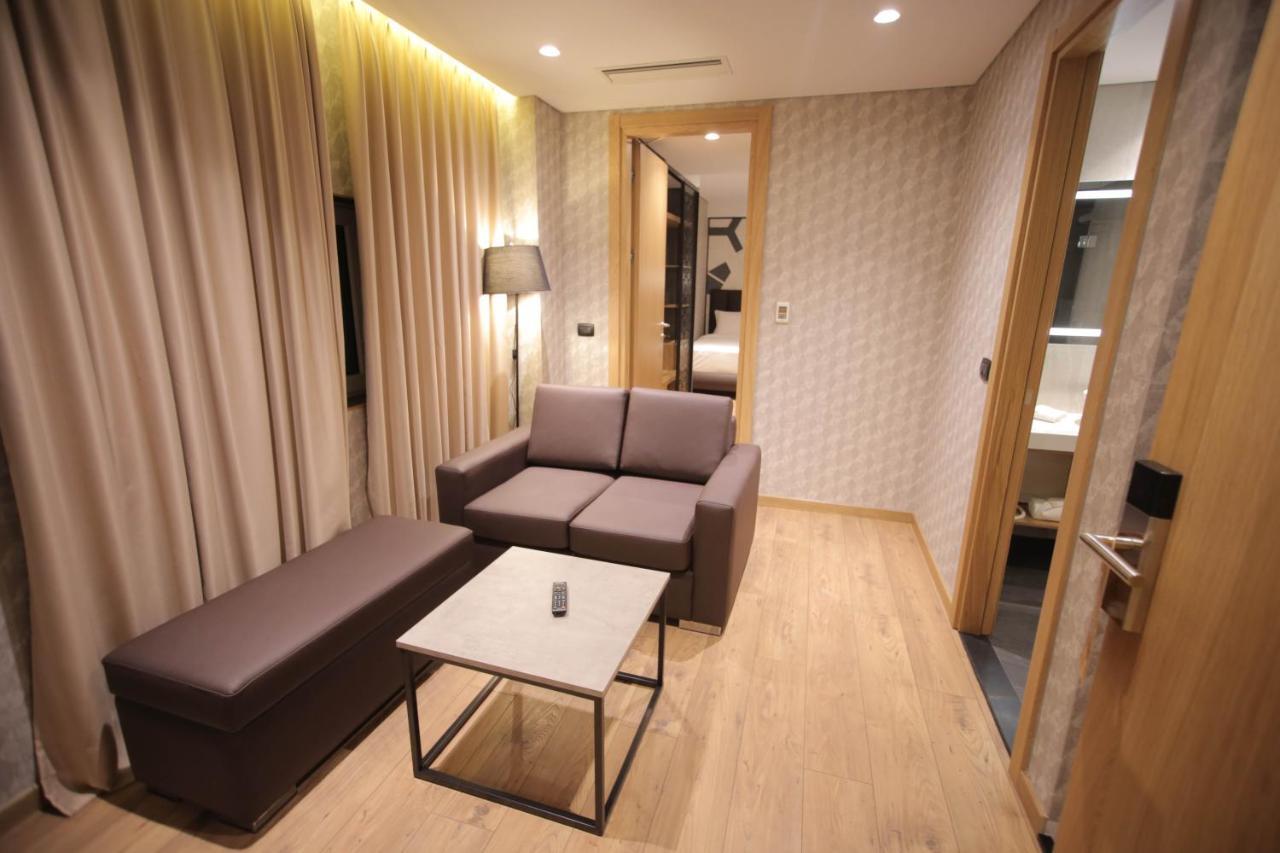 Richmond Hotel Korce Exterior photo